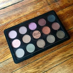 BH Cosmetics shimmer eyeshadow palette